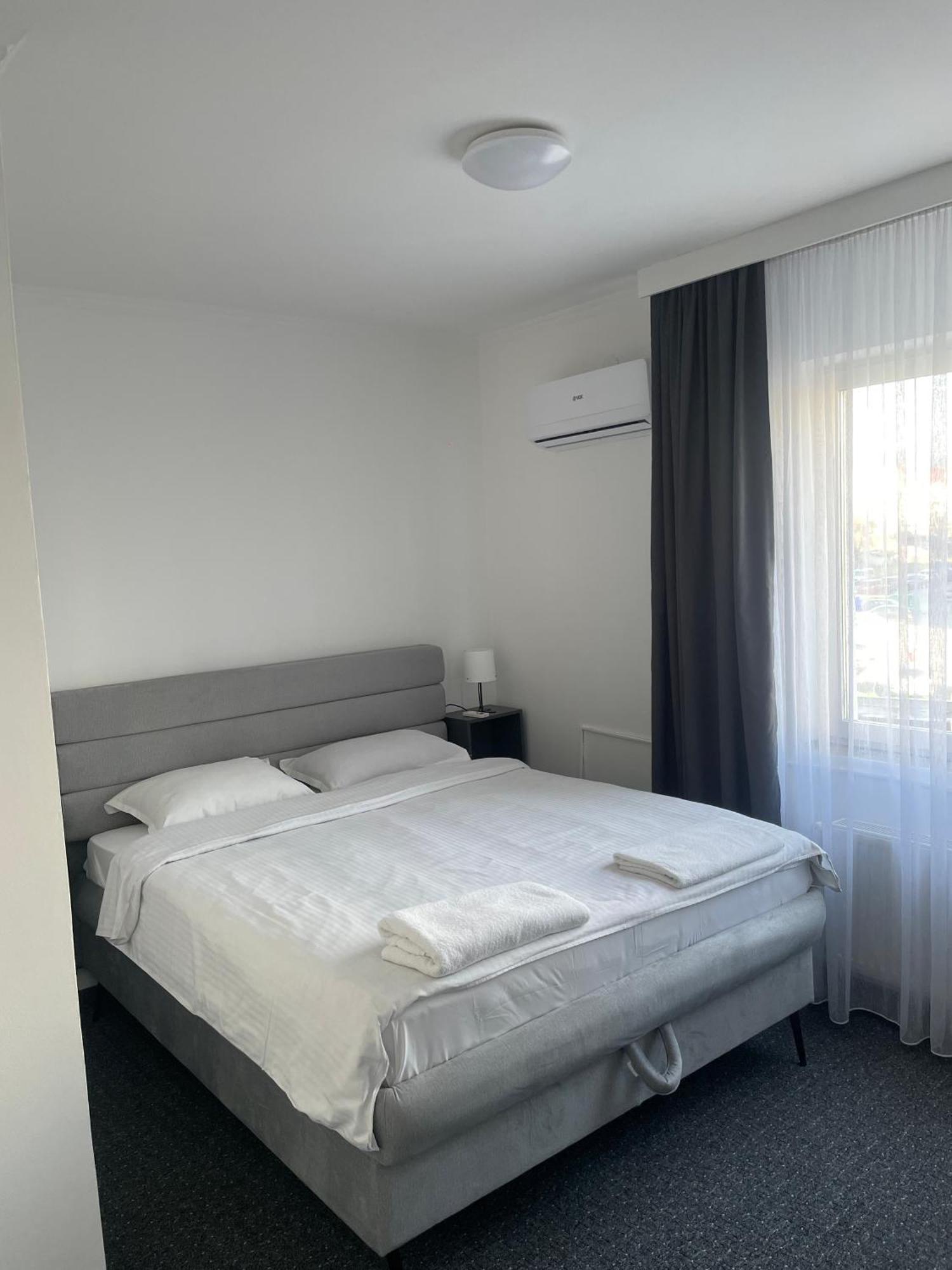 Hotel Ada - Otoka SJJ Buitenkant foto