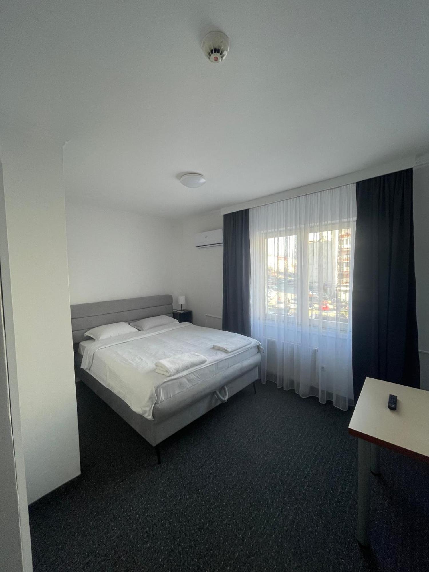 Hotel Ada - Otoka SJJ Buitenkant foto